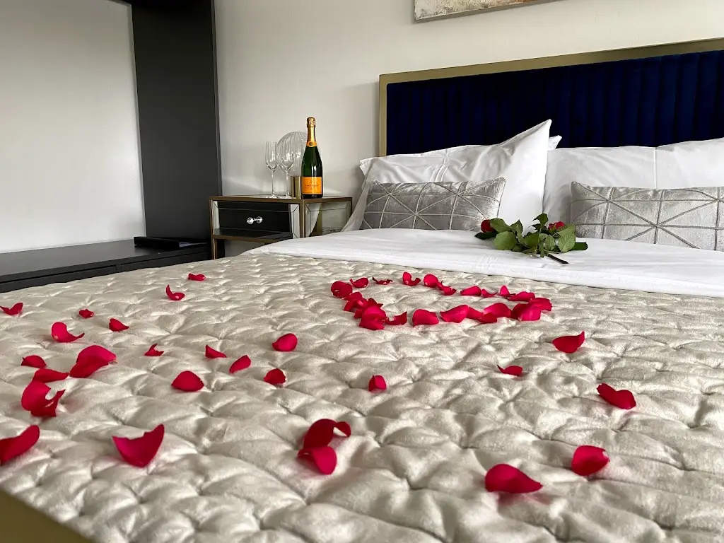 The Pike & Eel Hotel & Marina_Swavesey_slider_image_3