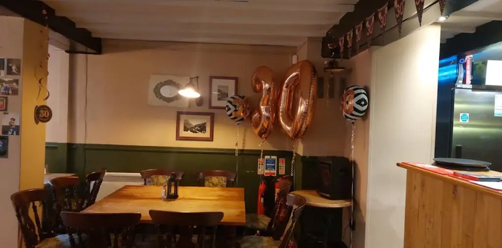 eve Hobdeycanale_The Tavern_Tansley_review