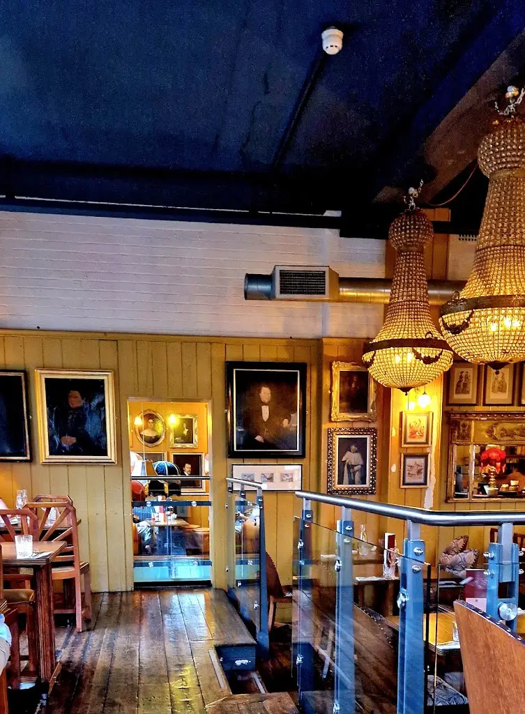 Anne Harvey-chisholm_Cosy Club_Taunton_review