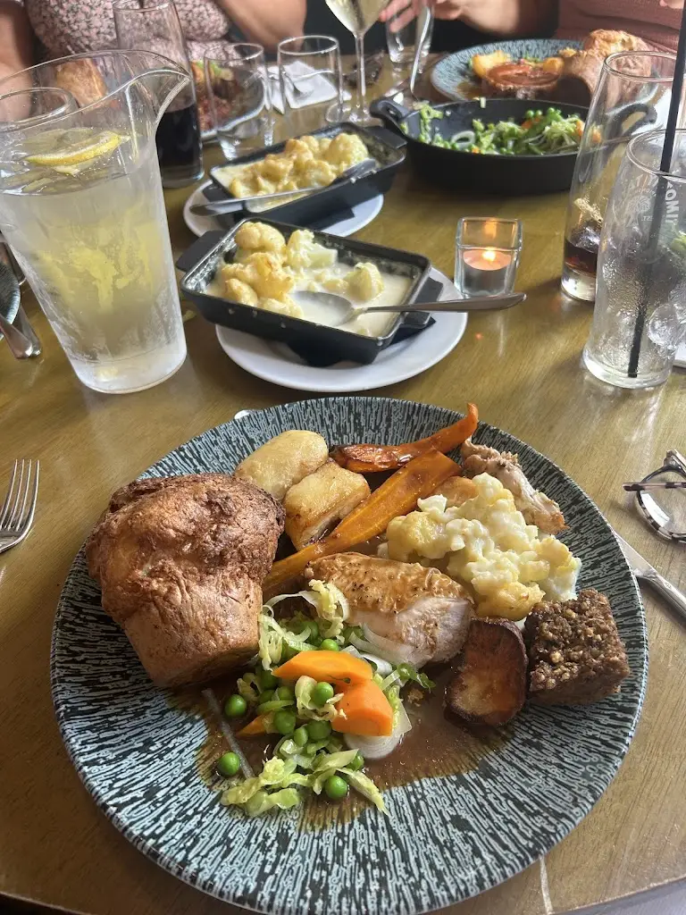 Ashleigh McMahon_The Bell and Cross_Belbroughton_review