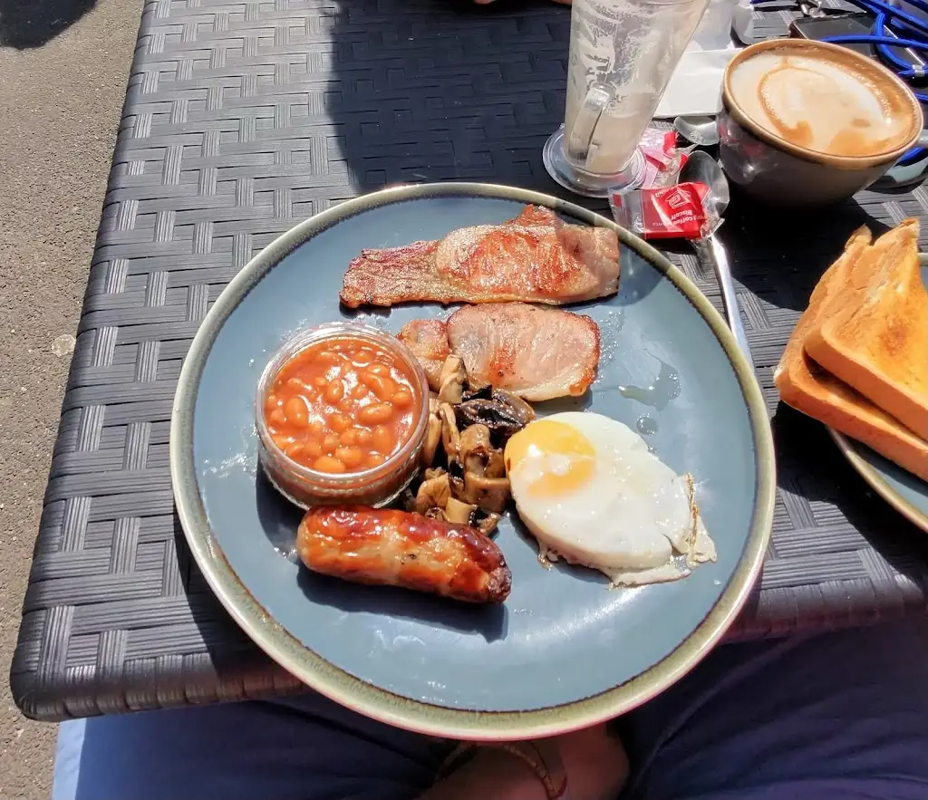 Maxime Mularz_The Village Lunchbox_Swanley_review