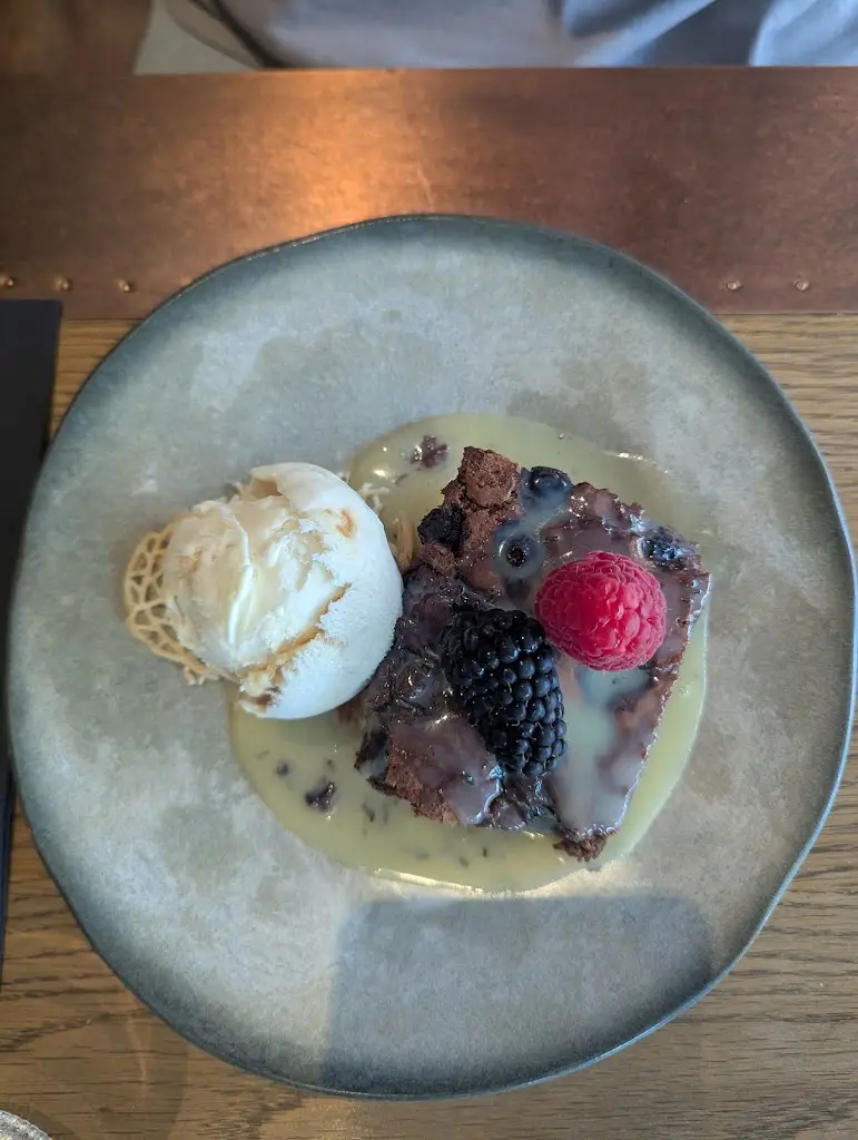 Becki Bell_The Bear_Tattenhall_review