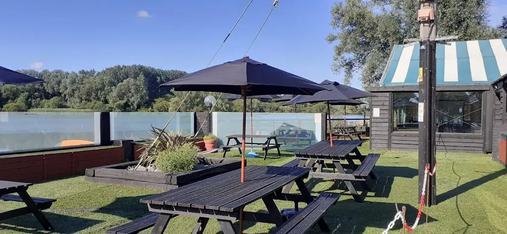 Lakeside Kitchen Ltd_Tempsford_slider_image_1