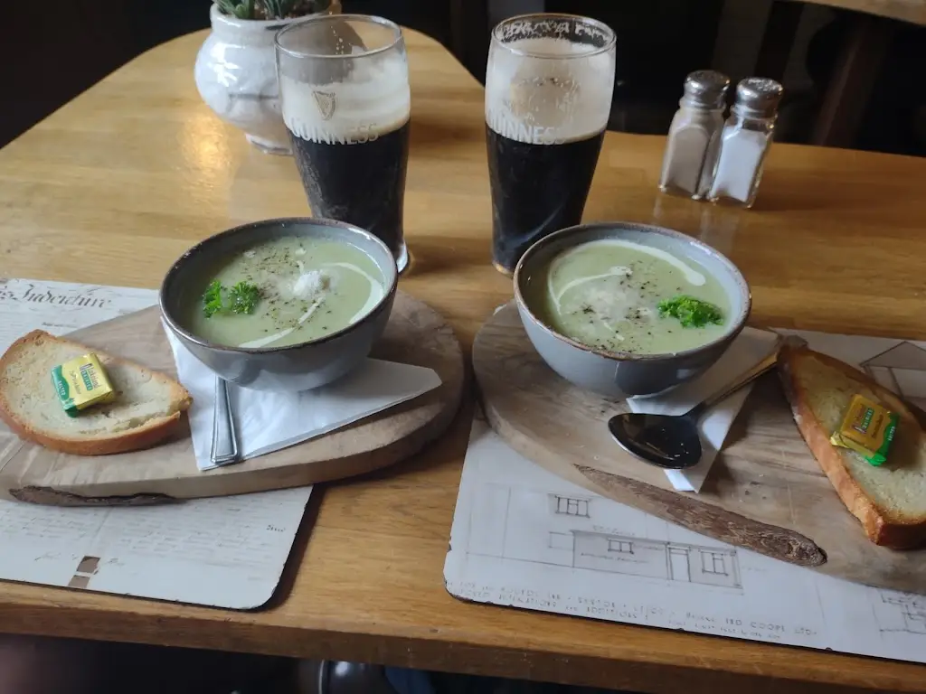 krzysztof miesikowski_Fox & Hounds Public House_Syston_review