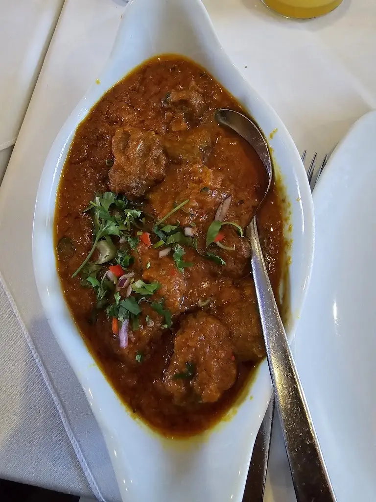 Noumaan Abubakar_The Red Rose_Syston_review