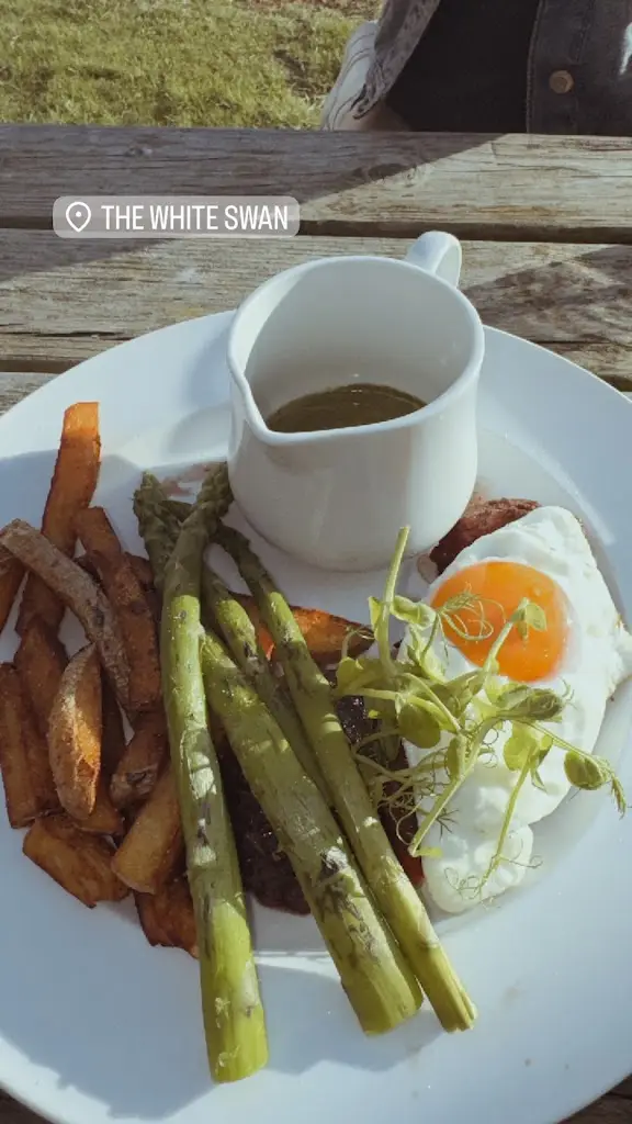 JOLEEN PETCHER_The White Swan- Pub Restaurant & B&B_Tadcaster_review