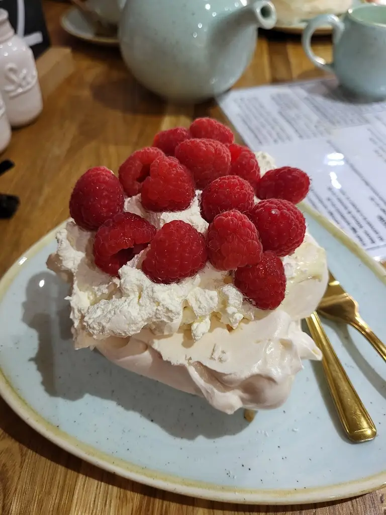 Barbara Hardwick_Lisa's Tea Lounge_Tadcaster_review