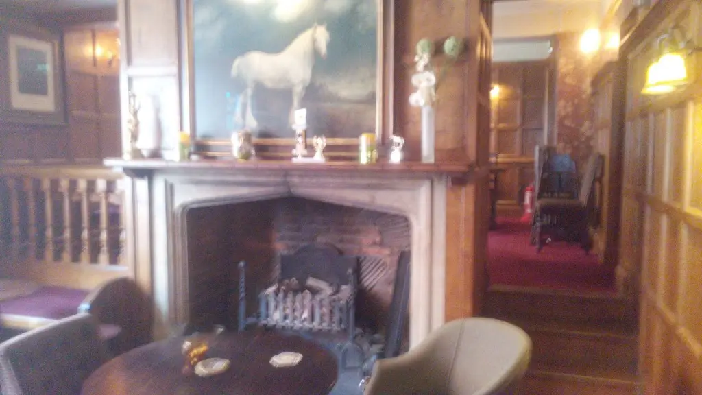 Johnny B- Good_Angel & White Horse_Tadcaster_review