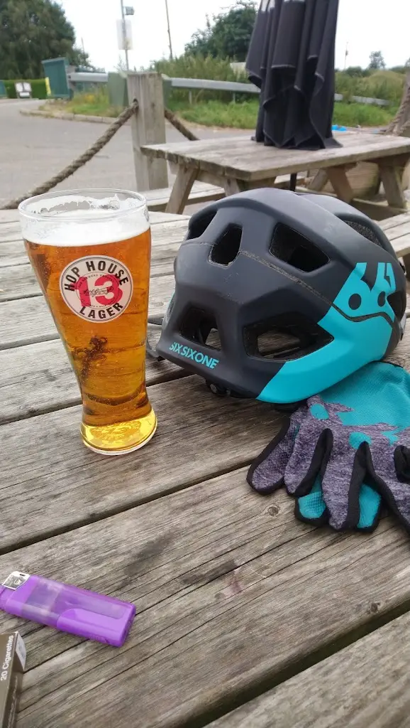 Menu_Crown & Anchor_Tetney_image_5