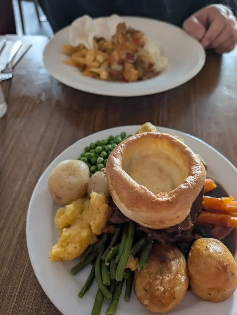 ilona rigo_Crown & Anchor_Tetney_review