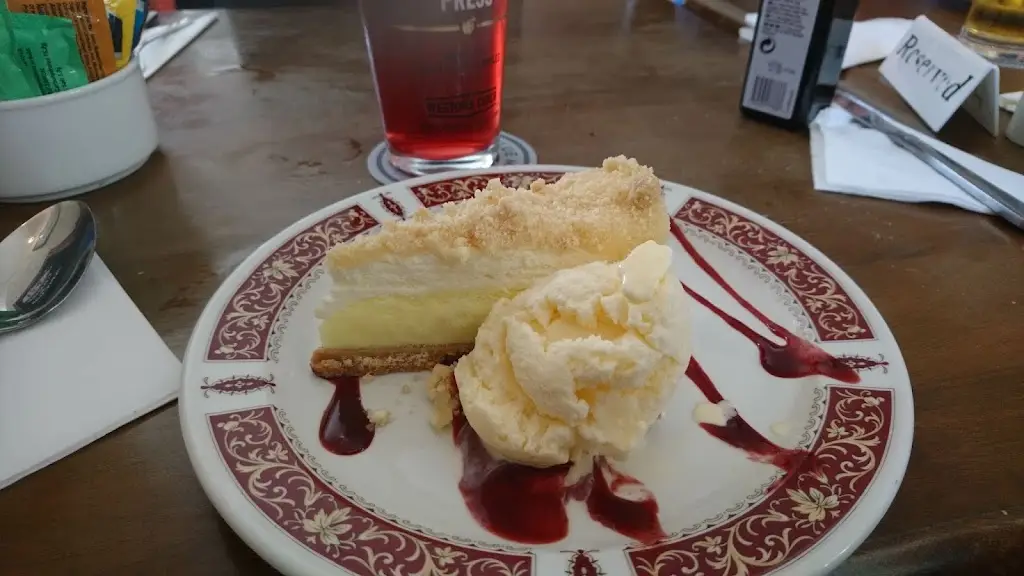 David Farrow_Crown & Anchor_Tetney_review