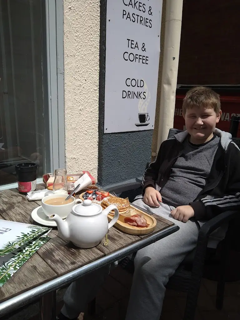 Andy Burridge _Finley Browns Cafe_Teignmouth_review