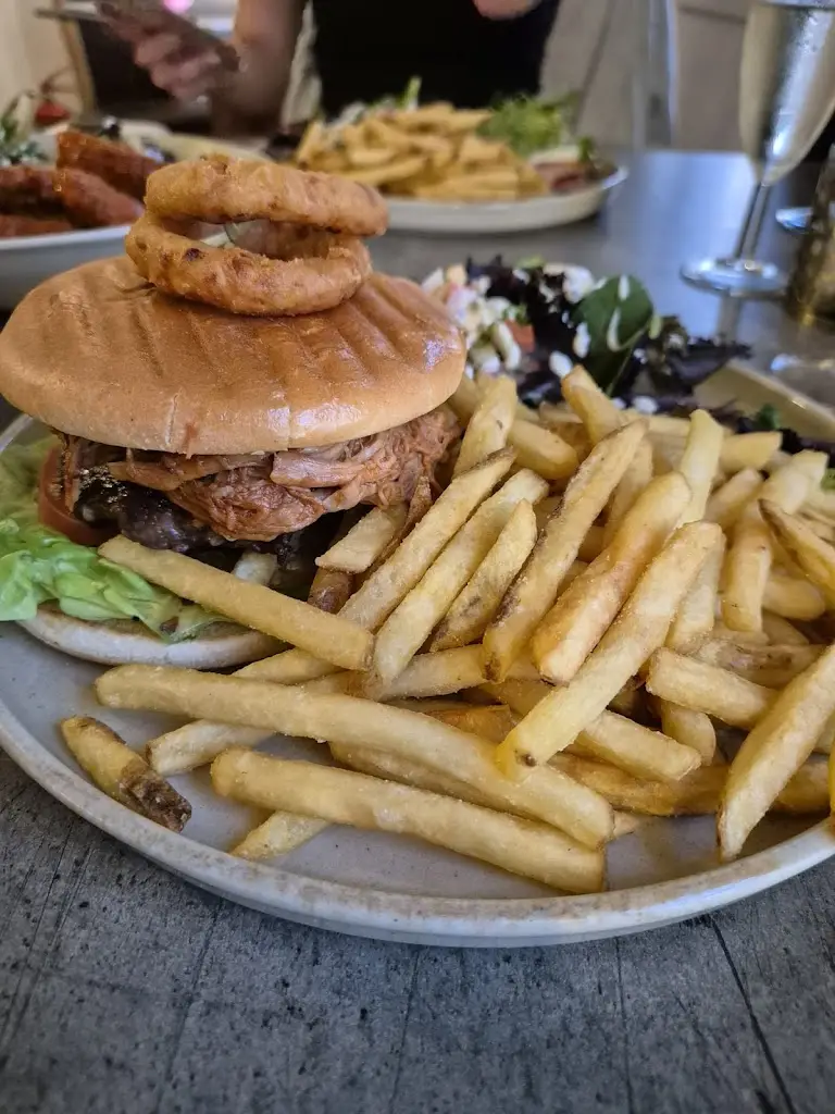 Elliott Broomhall (Eazybroomhall)_Ship Inn_Teignmouth_review