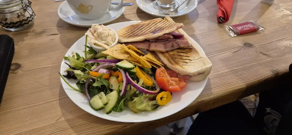 Peter Lynch_Milo's Cafe_Teignmouth_review