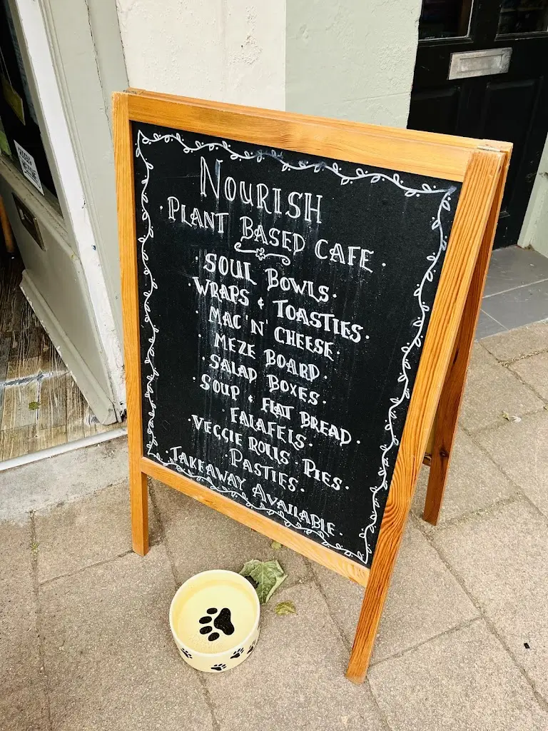 L Bee_Nourish_Teignmouth_review