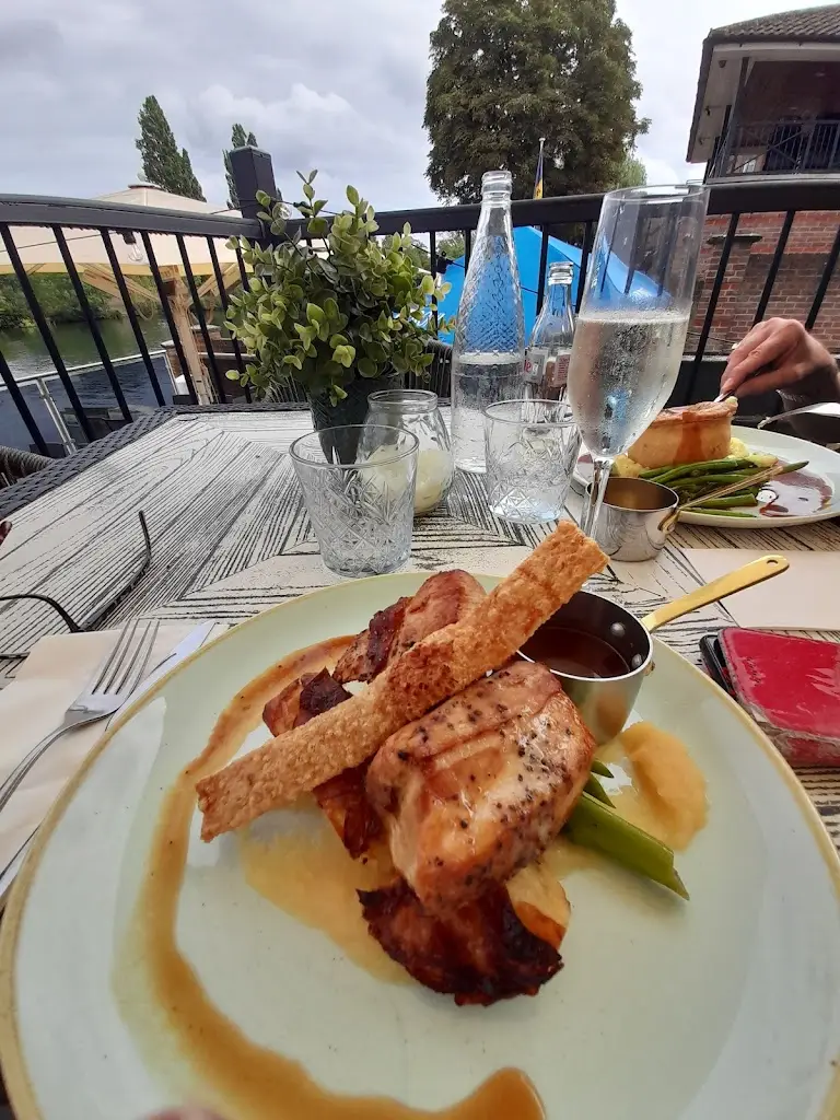 Nik Haller_Albany Thames Ditton_Thames Ditton_review