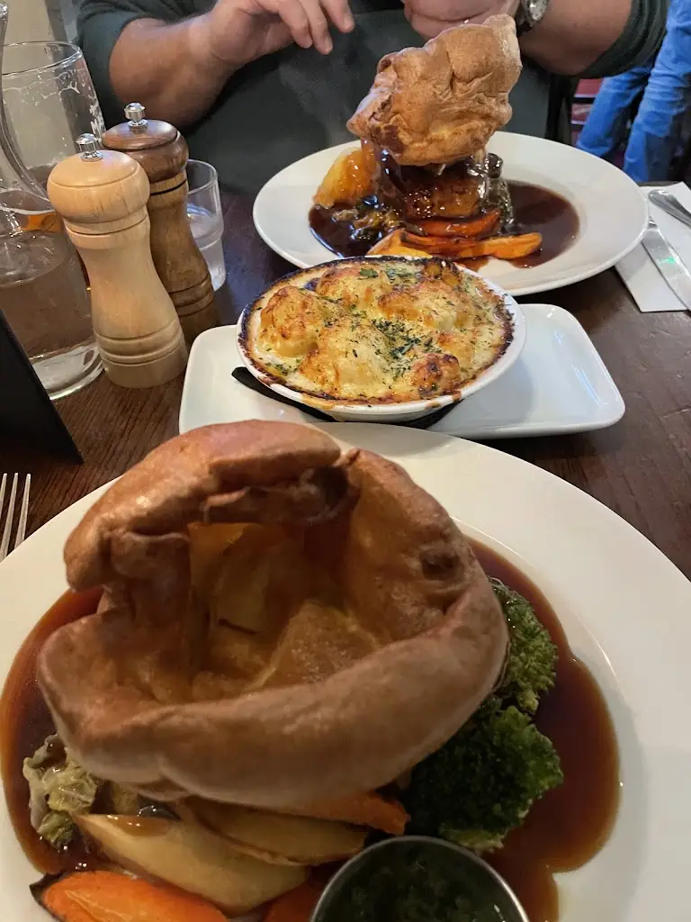 Susy_George & Dragon_Thames Ditton_review