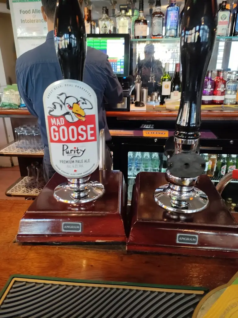 Dai Tree_The Ferry_Thames Ditton_reseña