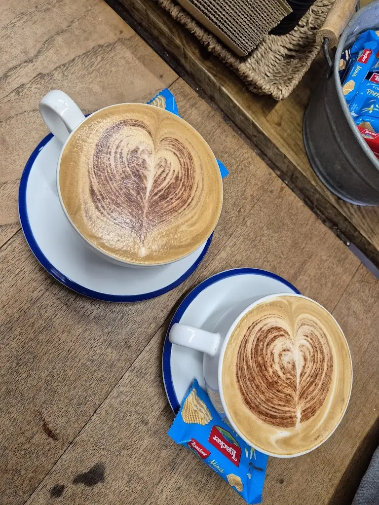 Niloufar M._Nice Buns Café_Thames Ditton_review