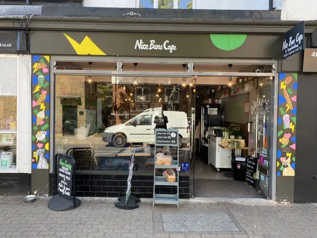 Nice Buns Café restaurant in Thames Ditton