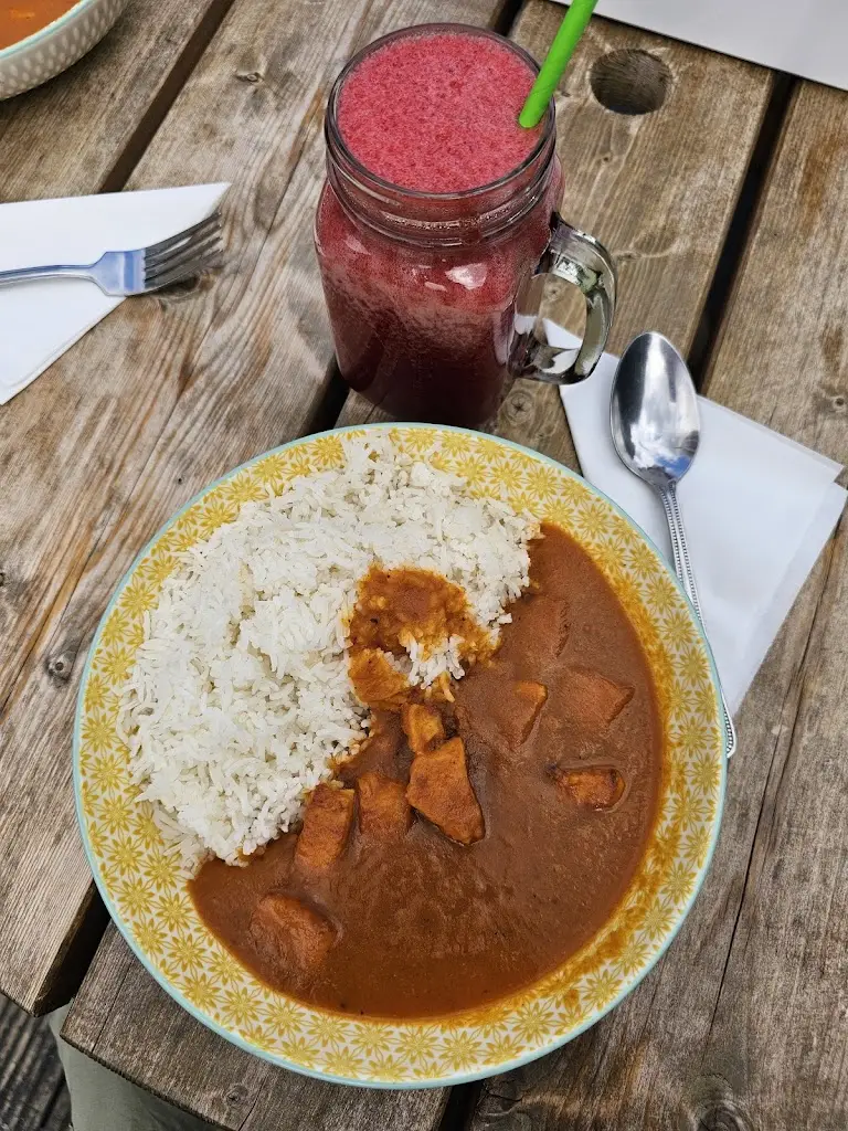 Elli_Cafe Retreat_Tadley_review