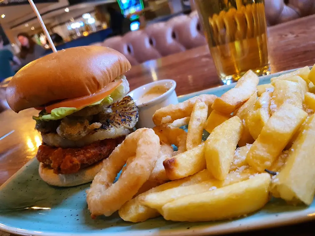 Adam Halawi_Fox & Hounds_Tadley_recensione