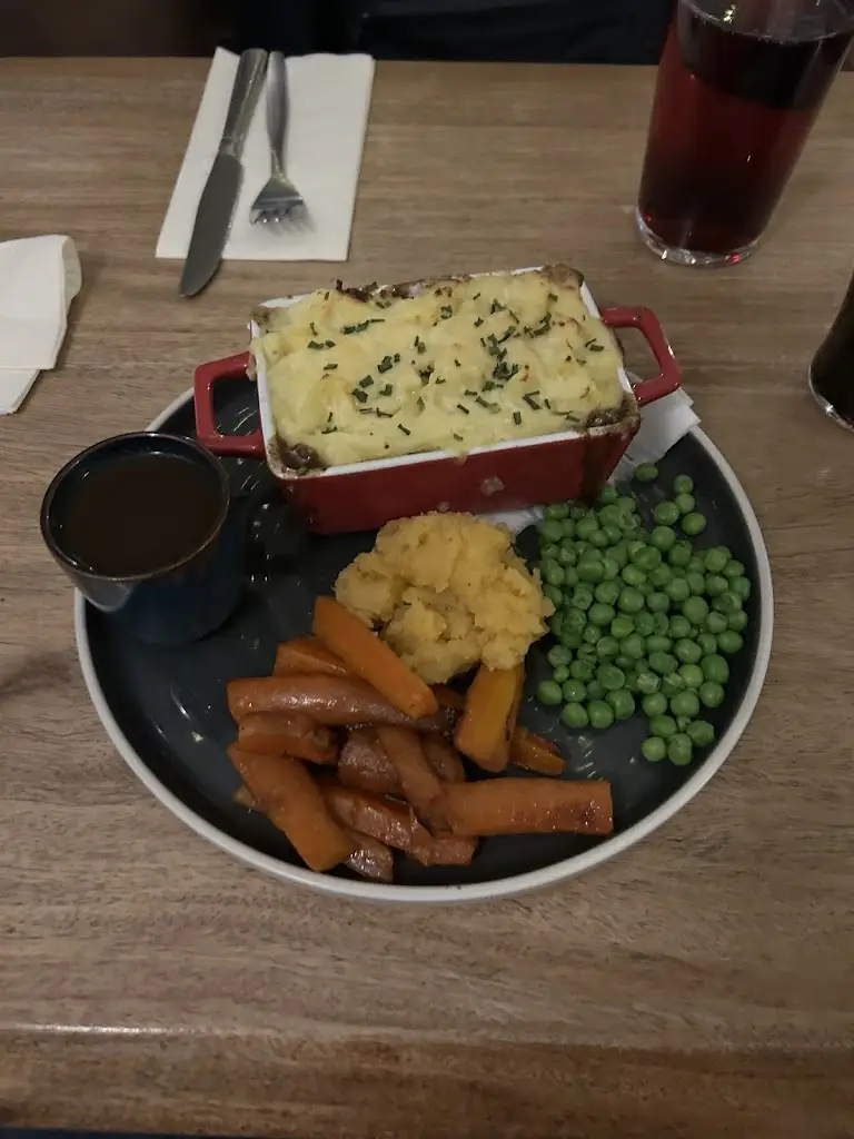 James McLaughlin_The Pelican_Tadley_review