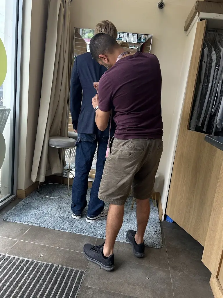 Fay HOLMES_Edwards of Tadley_Tadley_recensione