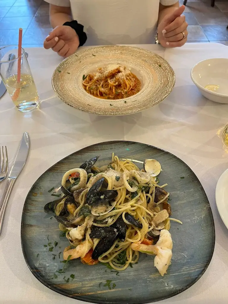 Shannon Hall_Bella Luna_Thatcham_recensione