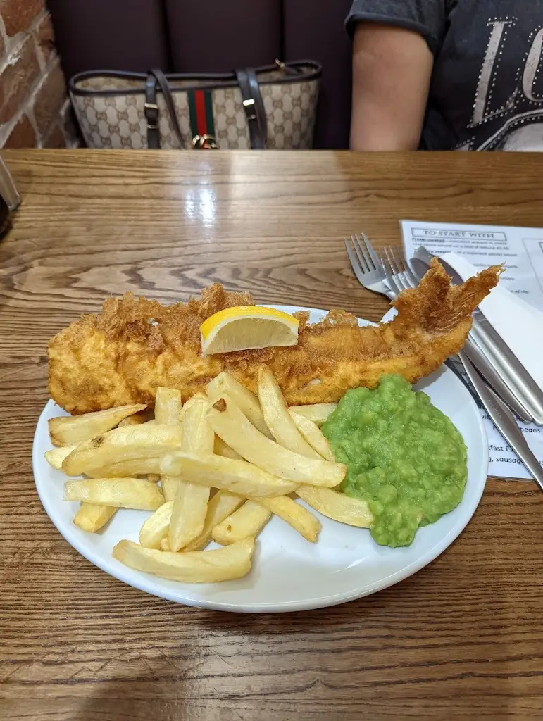 Nick Adam_Crispin's Fish Bar_Teynham_review