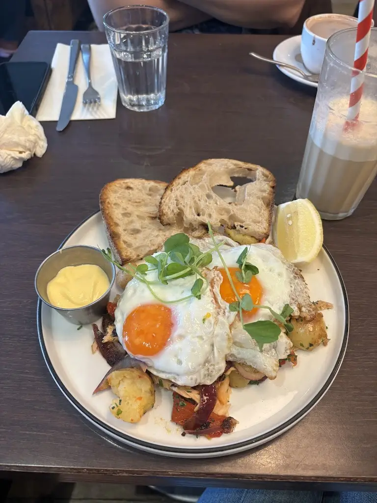 Safiyah H_Cafe Benedict_Teddington_review