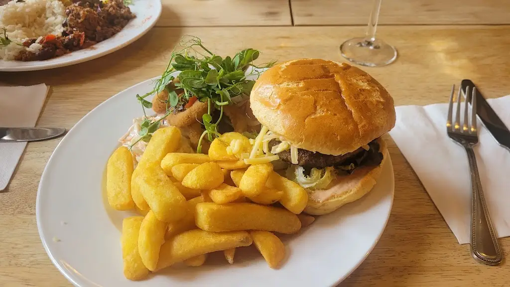 Mandy Sibley_The Half Moon_Beaminster_review