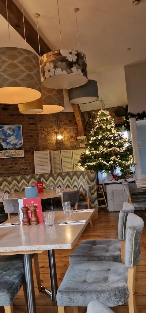 The Railway Teddington_Teddington_slider_image_2