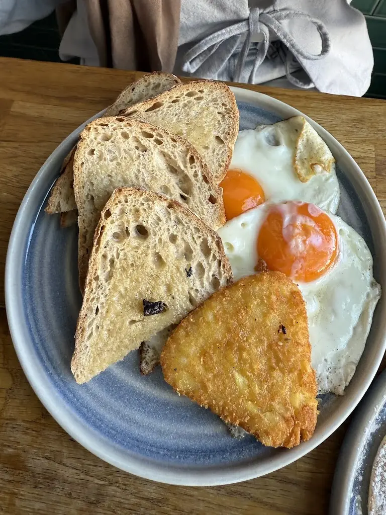 Hussein_The Fallow Deer_Teddington_review