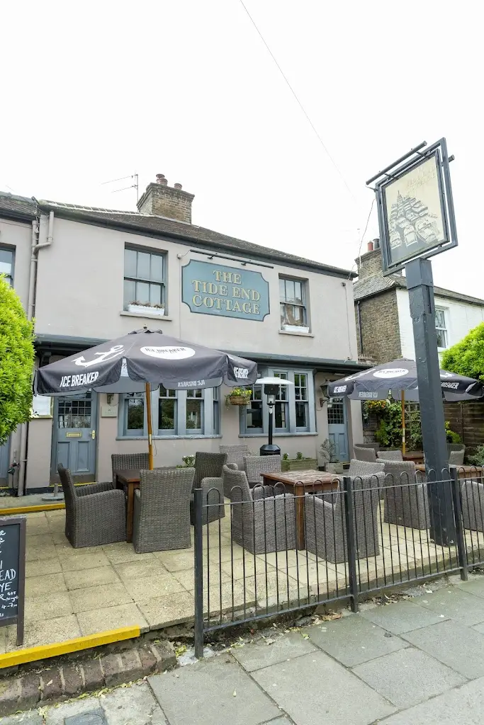 Tide End Cottage_Teddington_slider_image_3