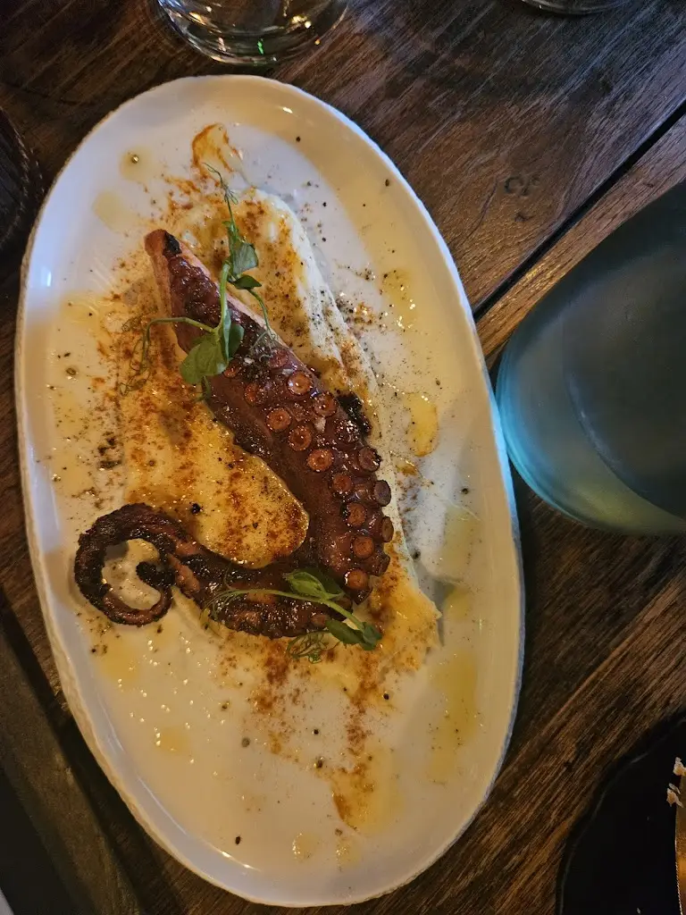 Kate Vernon_Lola & Co Tapas_Tetbury_recensione