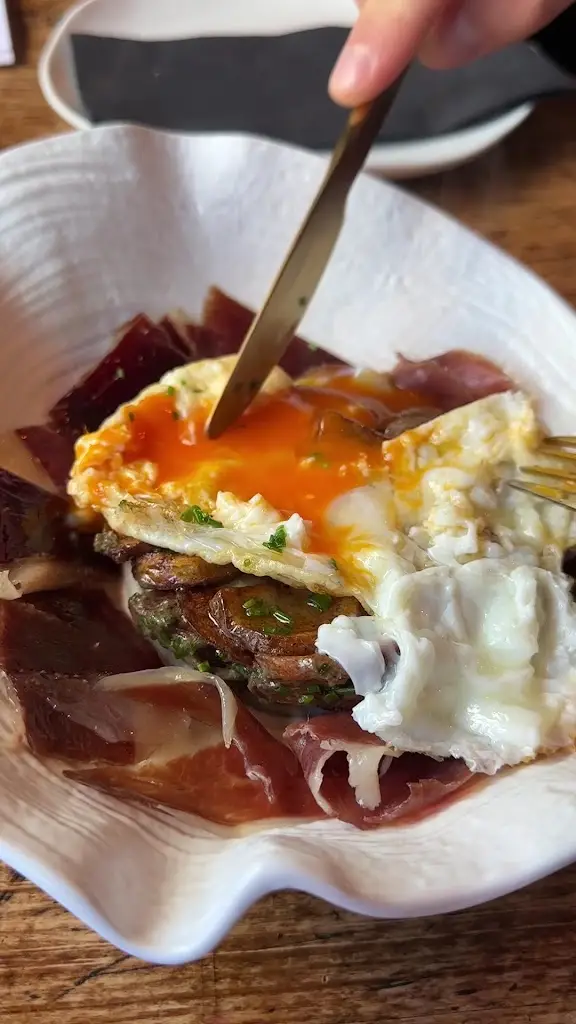 Lola & Co Tapas_Tetbury_slider_image_2