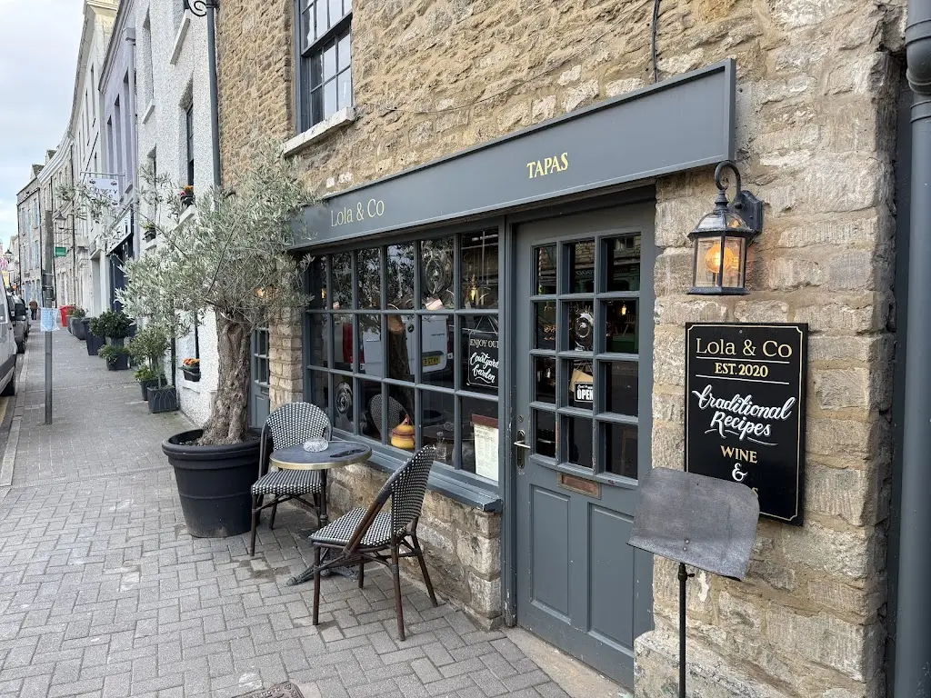 Lola & Co Tapas_Tetbury_slider_image_3