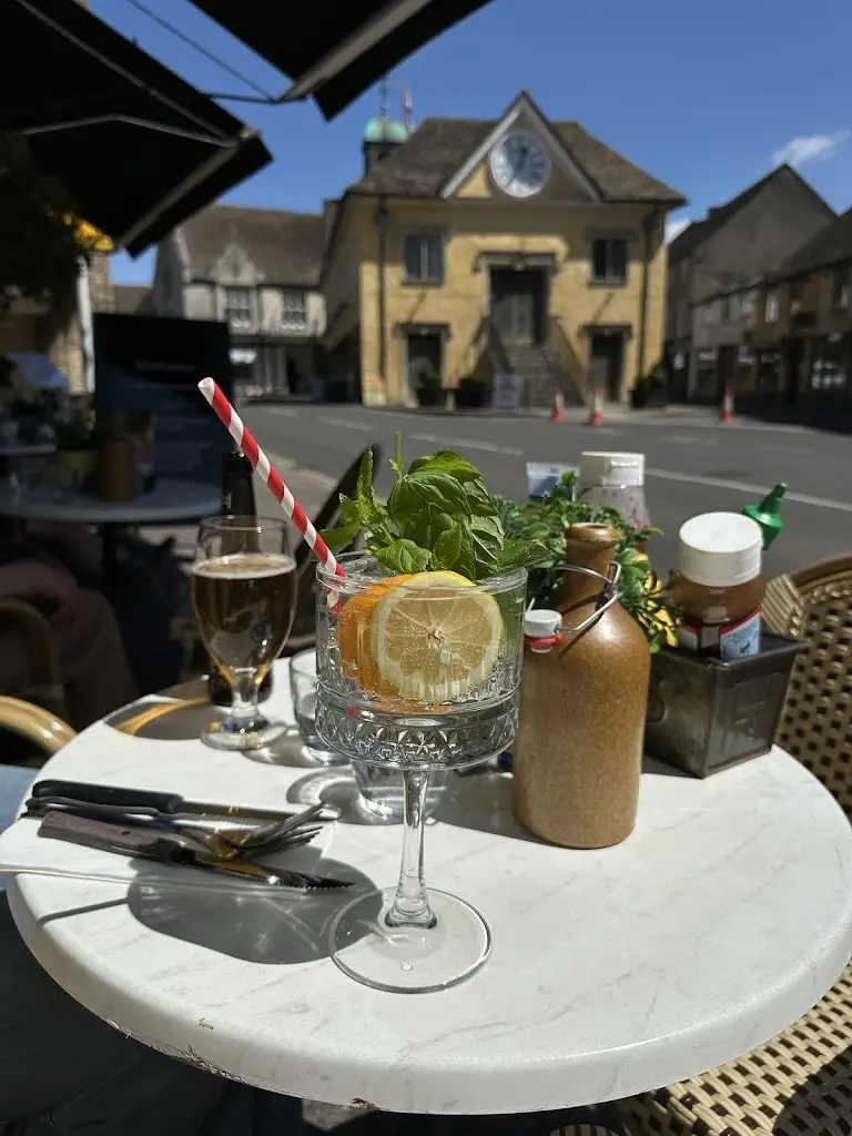 abigail lauren_The Blue Zucchini_Tetbury_review