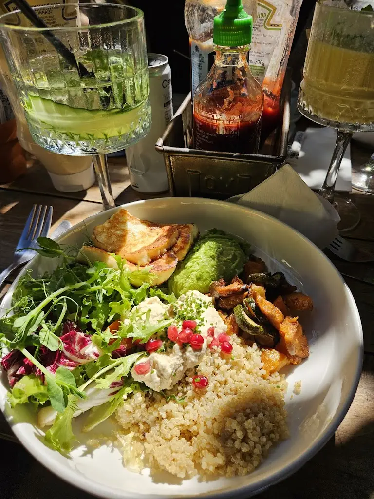 Kate Vernon_The Blue Zucchini_Tetbury_review