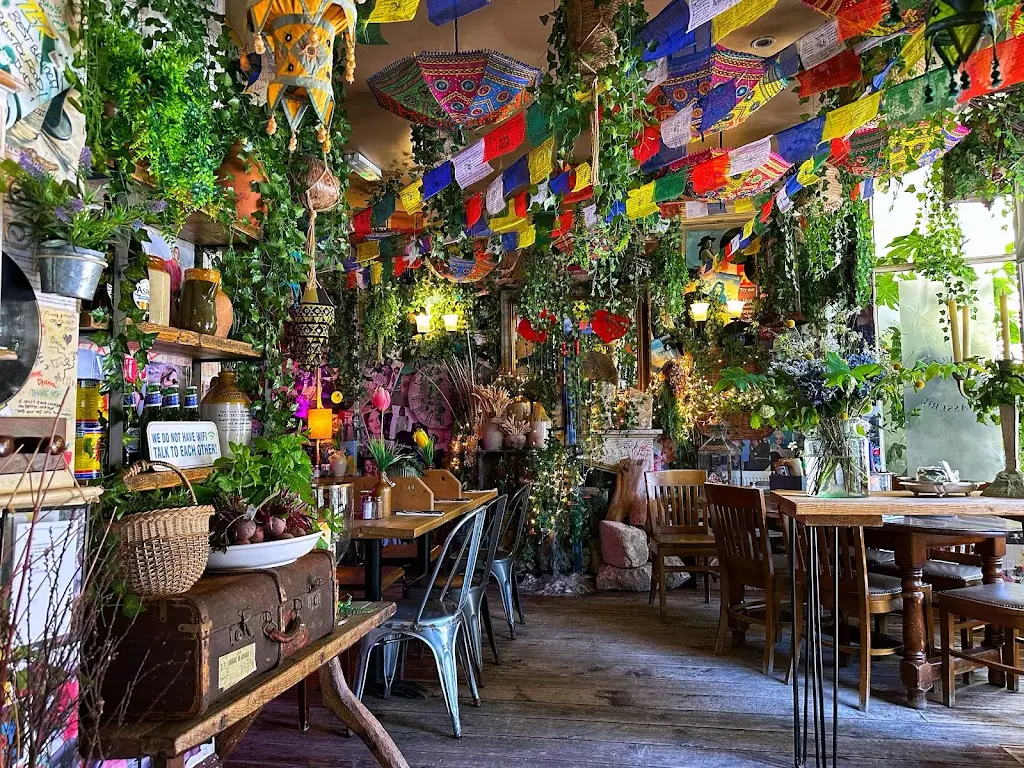 B Urquhart_The Blue Zucchini_Tetbury_review