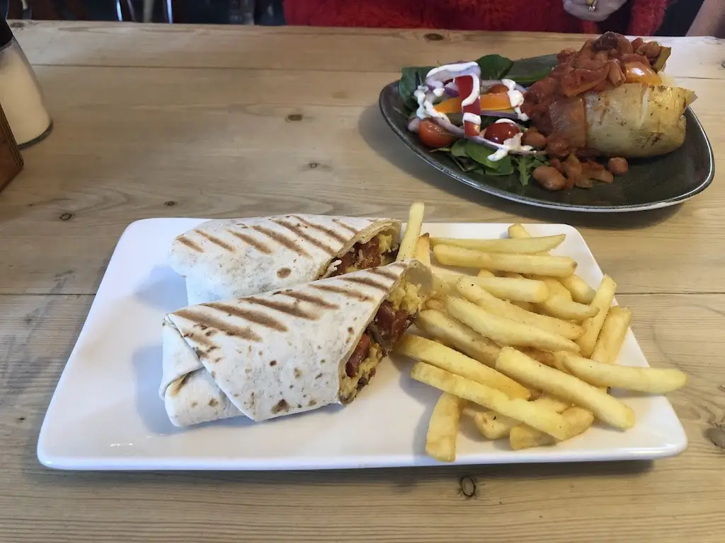 Razvan Alin Chiuzbaian_The Bull_Theale_review