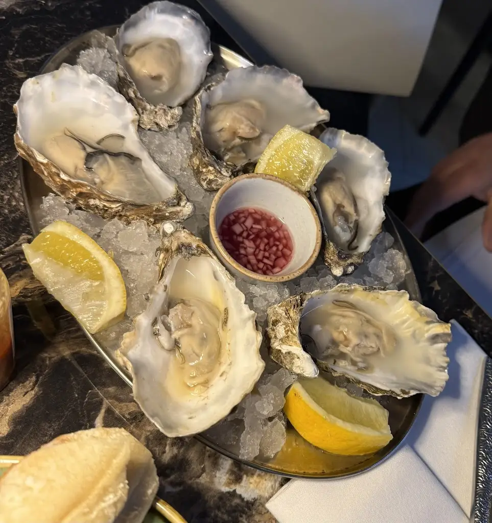 Fodina Yiangou_Lot 14 At Theydon_Theydon Bois_reseña