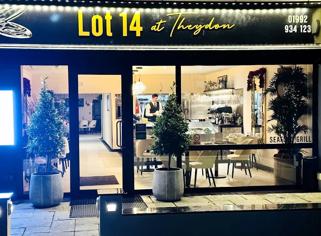 Lot 14 At Theydon restaurant in Theydon Bois
