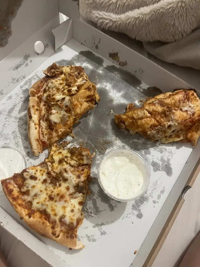 katie gillie_Pizza Villa_Thornley_review