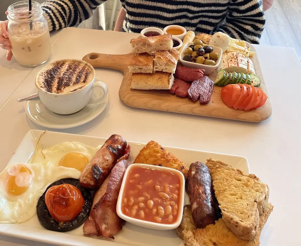 Amor Cafe and Bistro_Bebington_slider_image_3