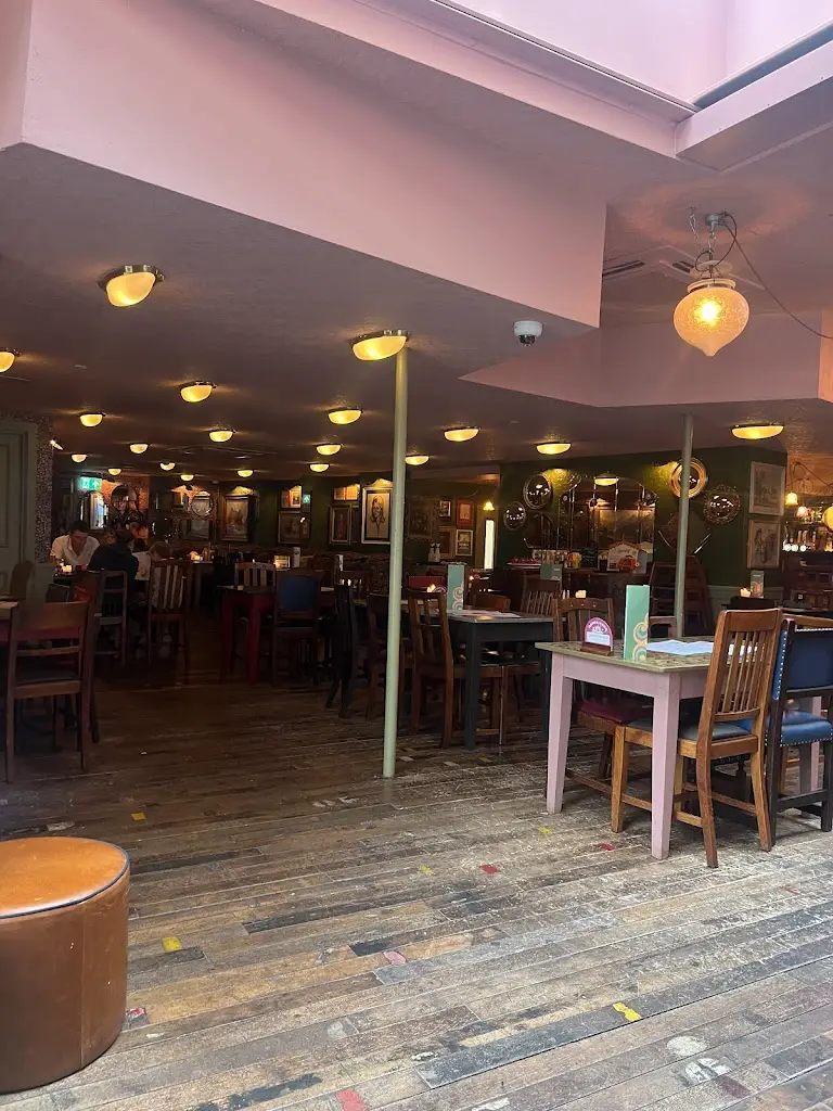 Raelene Ristevski_Tesoro Lounge_Thornbury_review