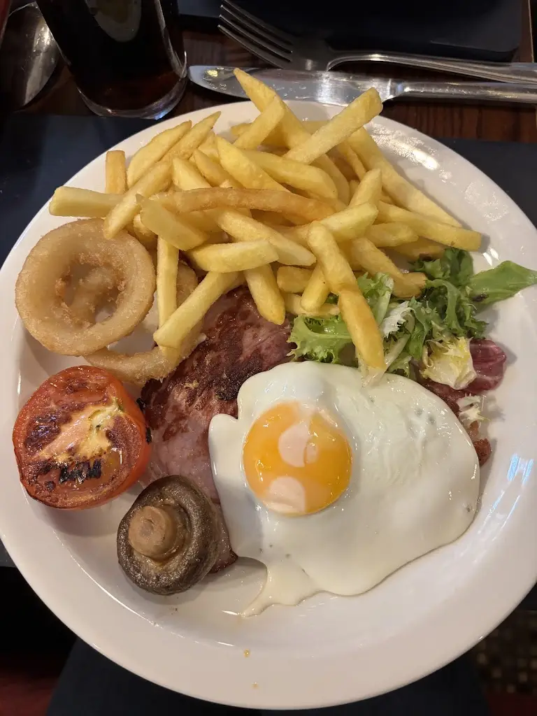 Yamin Shwe Yi Htay_The Anchor Inn_Thornbury_review