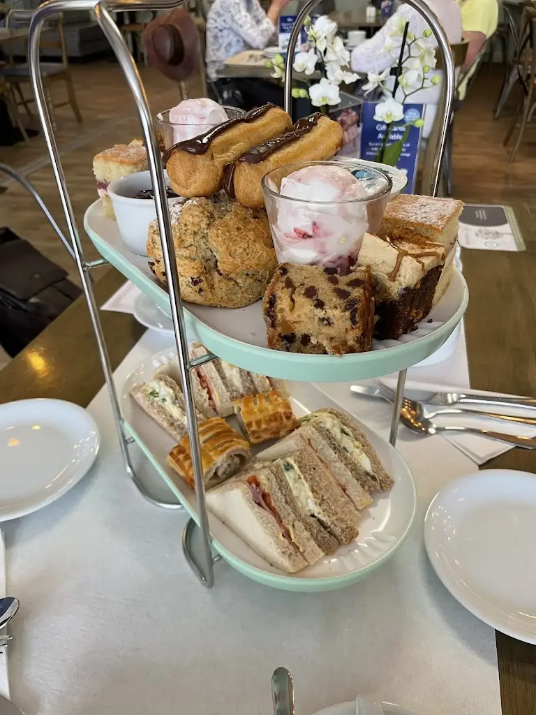 Pauline Lyon-Shaw_Hillier Garden Centre Three Legged Cross_Three Legged Cross_review