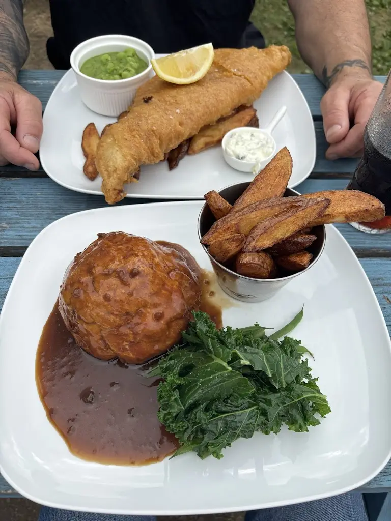 Laura_Crown & Anchor Tickton Beverley_Tickton_review